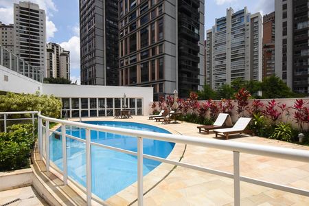 Apartamento à venda com 213m², 4 quartos e 4 vagasÁrea comum - Piscina