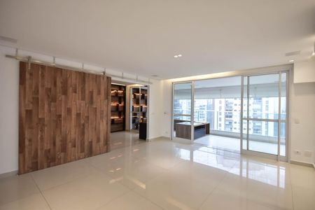 Apartamento à venda com 213m², 4 quartos e 4 vagasSala