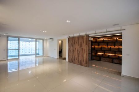 Apartamento à venda com 213m², 4 quartos e 4 vagasSala