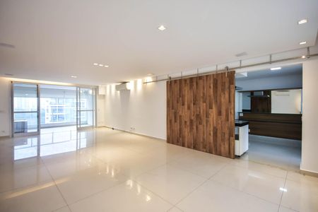 Apartamento à venda com 213m², 4 quartos e 4 vagasSala