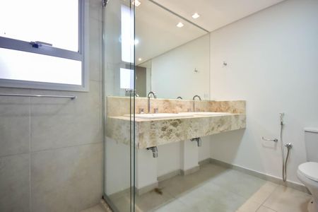 Apartamento à venda com 213m², 4 quartos e 4 vagasBanheiro Suíte 2