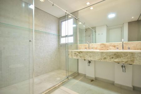 Apartamento à venda com 213m², 4 quartos e 4 vagasBanheiro Suíte 2