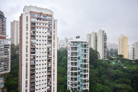Apartamento à venda com 213m², 4 quartos e 4 vagasVista da Suíte 2