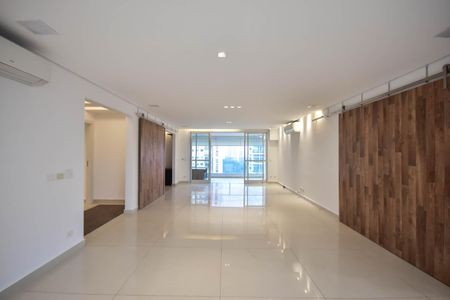 Apartamento à venda com 213m², 4 quartos e 4 vagasSala