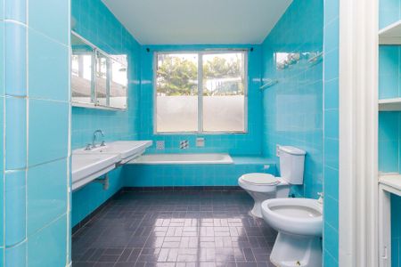 Casa à venda com 410m², 3 quartos e 2 vagasBanheiro da Suíte