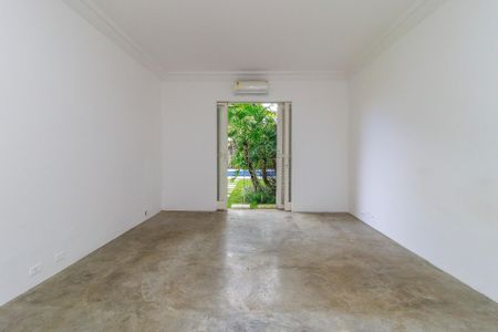 Casa à venda com 410m², 3 quartos e 2 vagasSuíte