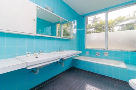 Casa à venda com 410m², 3 quartos e 2 vagasBanheiro da Suíte