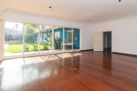 Casa à venda com 410m², 3 quartos e 2 vagasSala