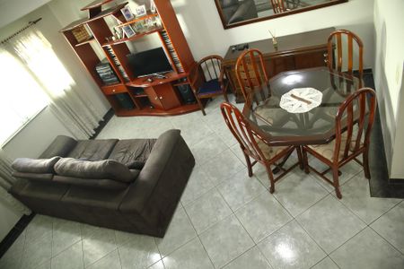 Casa à venda com 104m², 3 quartos e 2 vagasSala