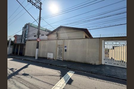 Casa à venda com 104m², 3 quartos e 2 vagas Casa à venda com 104m², 3 quartos e 2 vagasFachada