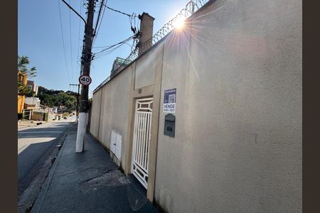 Casa à venda com 104m², 3 quartos e 2 vagas Casa à venda com 104m², 3 quartos e 2 vagasFachada