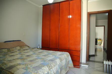 Casa à venda com 104m², 3 quartos e 2 vagasSuíte