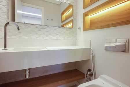 Casa de condomínio à venda com 320m², 7 quartos e 2 vagas Casa de condomínio à venda com 320m², 7 quartos e 2 vagasLavabo