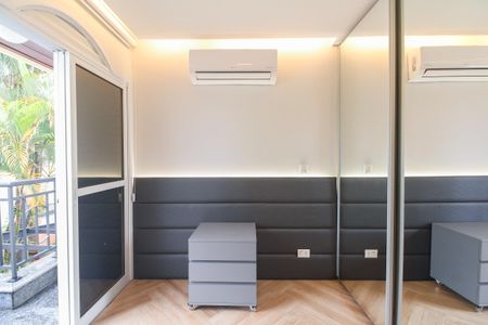 Casa de condomínio à venda com 320m², 7 quartos e 2 vagas Casa de condomínio à venda com 320m², 7 quartos e 2 vagasSuíte 4