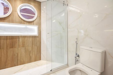 Casa de condomínio à venda com 320m², 7 quartos e 2 vagas Casa de condomínio à venda com 320m², 7 quartos e 2 vagasBanheiro Suíte 5