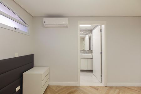 Casa de condomínio à venda com 320m², 7 quartos e 2 vagas Casa de condomínio à venda com 320m², 7 quartos e 2 vagasSuíte 7