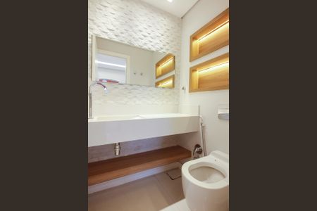 Casa de condomínio à venda com 320m², 7 quartos e 2 vagas Casa de condomínio à venda com 320m², 7 quartos e 2 vagasLavabo