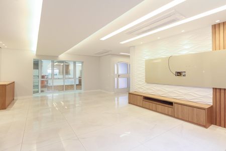 Casa de condomínio à venda com 320m², 7 quartos e 2 vagas Casa de condomínio à venda com 320m², 7 quartos e 2 vagasSala