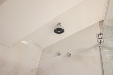 Casa de condomínio à venda com 320m², 7 quartos e 2 vagas Casa de condomínio à venda com 320m², 7 quartos e 2 vagasBanheiro Suíte 6