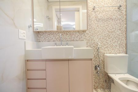 Casa de condomínio à venda com 320m², 7 quartos e 2 vagas Casa de condomínio à venda com 320m², 7 quartos e 2 vagasBanheiro Suíte 3