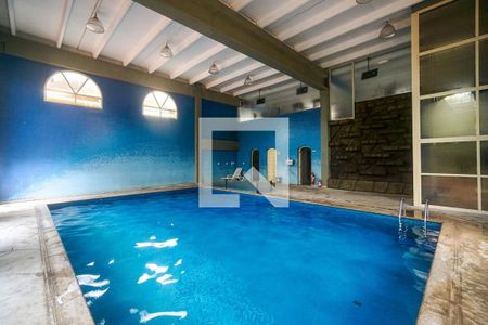 Casa de condomínio à venda com 320m², 7 quartos e 2 vagas Casa de condomínio à venda com 320m², 7 quartos e 2 vagasCondomínio - Piscina