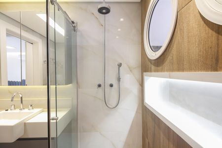 Casa de condomínio à venda com 320m², 7 quartos e 2 vagas Casa de condomínio à venda com 320m², 7 quartos e 2 vagasBanheiro Suíte 5