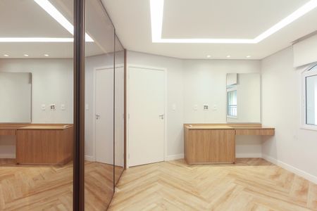 Casa de condomínio à venda com 320m², 7 quartos e 2 vagas Casa de condomínio à venda com 320m², 7 quartos e 2 vagasSuíte 2