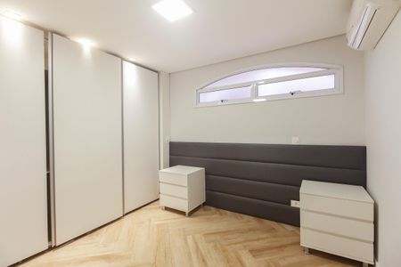 Casa de condomínio à venda com 320m², 7 quartos e 2 vagas Casa de condomínio à venda com 320m², 7 quartos e 2 vagasSuíte 7