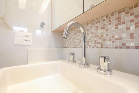 Casa de condomínio à venda com 320m², 7 quartos e 2 vagas Casa de condomínio à venda com 320m², 7 quartos e 2 vagasBanheiro Suíte 3