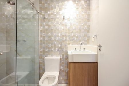 Casa de condomínio à venda com 320m², 7 quartos e 2 vagas Casa de condomínio à venda com 320m², 7 quartos e 2 vagasBanheiro Suíte 6