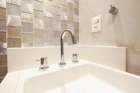 Casa de condomínio à venda com 320m², 7 quartos e 2 vagas Casa de condomínio à venda com 320m², 7 quartos e 2 vagasBanheiro Suíte 6