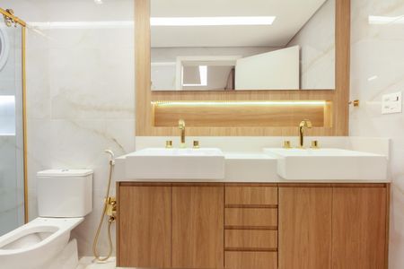 Casa de condomínio à venda com 320m², 7 quartos e 2 vagas Casa de condomínio à venda com 320m², 7 quartos e 2 vagasBanheiro Suíte 2