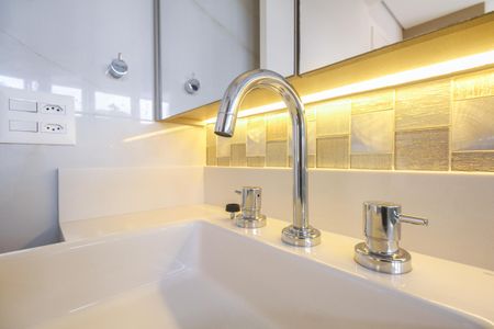 Casa de condomínio à venda com 320m², 7 quartos e 2 vagas Casa de condomínio à venda com 320m², 7 quartos e 2 vagasBanheiro Suíte 4