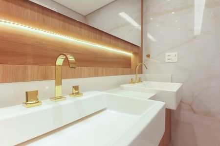 Casa de condomínio à venda com 320m², 7 quartos e 2 vagas Casa de condomínio à venda com 320m², 7 quartos e 2 vagasBanheiro Suíte 2