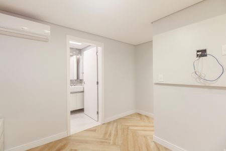 Casa de condomínio à venda com 320m², 7 quartos e 2 vagas Casa de condomínio à venda com 320m², 7 quartos e 2 vagasSuíte 7