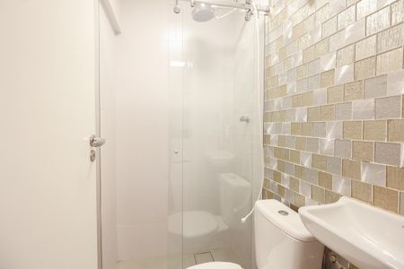 Casa de condomínio à venda com 320m², 7 quartos e 2 vagas Casa de condomínio à venda com 320m², 7 quartos e 2 vagasÁrea de Serviço - Banheiro de Serviço