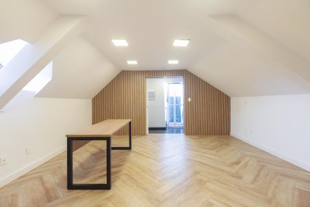 Casa de condomínio à venda com 320m², 7 quartos e 2 vagas Casa de condomínio à venda com 320m², 7 quartos e 2 vagasSuíte 6