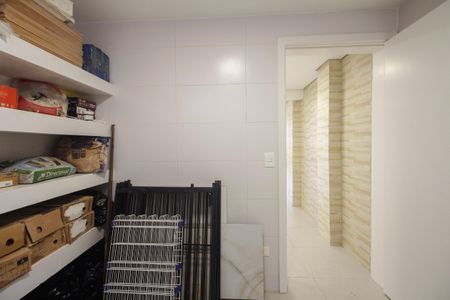 Casa de condomínio à venda com 320m², 7 quartos e 2 vagas Casa de condomínio à venda com 320m², 7 quartos e 2 vagasÁrea de Serviço - Despensa