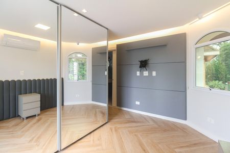 Casa de condomínio à venda com 320m², 7 quartos e 2 vagas Casa de condomínio à venda com 320m², 7 quartos e 2 vagasSuíte 5