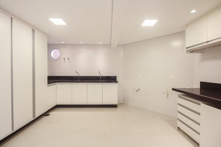 Casa de condomínio à venda com 320m², 7 quartos e 2 vagas Casa de condomínio à venda com 320m², 7 quartos e 2 vagasÁrea de Serviço