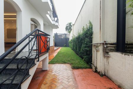 Casa de condomínio à venda com 320m², 7 quartos e 2 vagas Casa de condomínio à venda com 320m², 7 quartos e 2 vagasQuintal