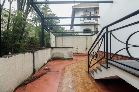 Casa de condomínio à venda com 320m², 7 quartos e 2 vagas Casa de condomínio à venda com 320m², 7 quartos e 2 vagasQuintal