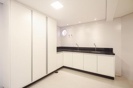 Casa de condomínio à venda com 320m², 7 quartos e 2 vagas Casa de condomínio à venda com 320m², 7 quartos e 2 vagasÁrea de Serviço