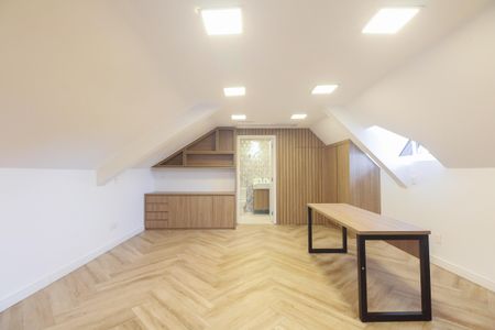 Casa de condomínio à venda com 320m², 7 quartos e 2 vagas Casa de condomínio à venda com 320m², 7 quartos e 2 vagasSuíte 6