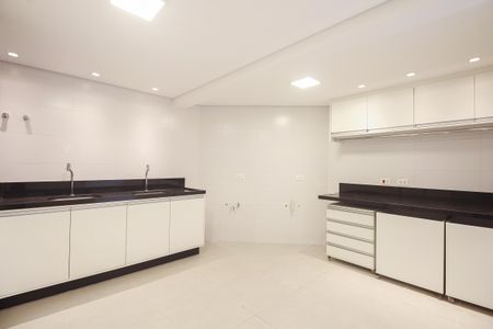 Casa de condomínio à venda com 320m², 7 quartos e 2 vagas Casa de condomínio à venda com 320m², 7 quartos e 2 vagasÁrea de Serviço