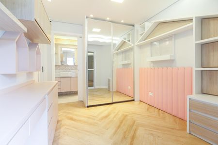 Casa de condomínio à venda com 320m², 7 quartos e 2 vagas Casa de condomínio à venda com 320m², 7 quartos e 2 vagasSuíte 3