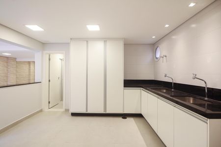 Casa de condomínio à venda com 320m², 7 quartos e 2 vagas Casa de condomínio à venda com 320m², 7 quartos e 2 vagasÁrea de Serviço