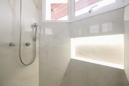 Casa de condomínio à venda com 320m², 7 quartos e 2 vagas Casa de condomínio à venda com 320m², 7 quartos e 2 vagasBanheiro Suíte 4