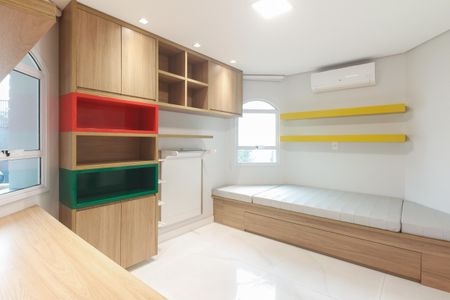 Casa de condomínio à venda com 320m², 7 quartos e 2 vagas Casa de condomínio à venda com 320m², 7 quartos e 2 vagasSuíte 1