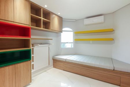 Casa de condomínio à venda com 320m², 7 quartos e 2 vagas Casa de condomínio à venda com 320m², 7 quartos e 2 vagasSuíte 1